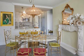 Bohemian meets Vintage apartment - Natural Light, Mantle & Brass Vintage Pieces - Image 6