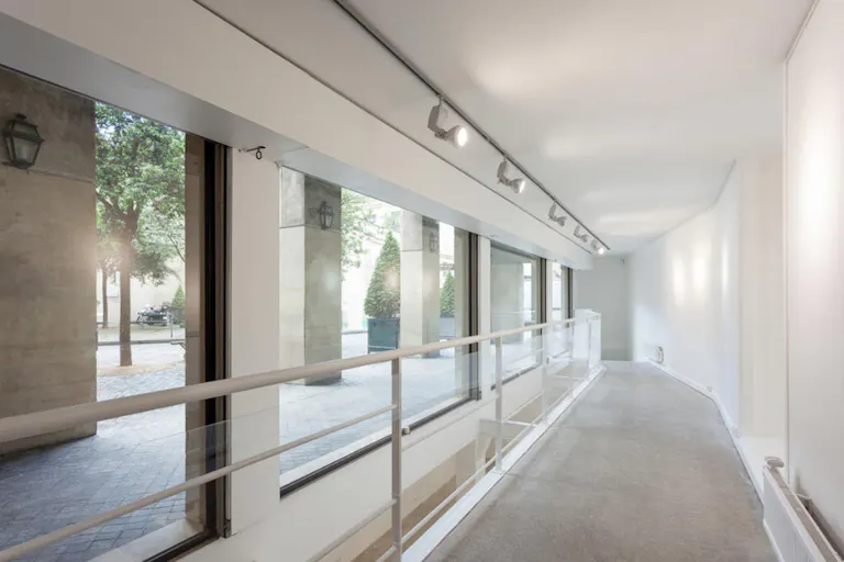Beautiful Le Marais Showroom - Image 0