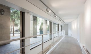 Beautiful Le Marais Showroom - Image 0