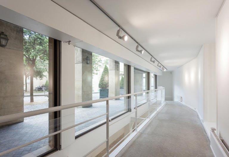 Beautiful Le Marais Showroom - Image 0