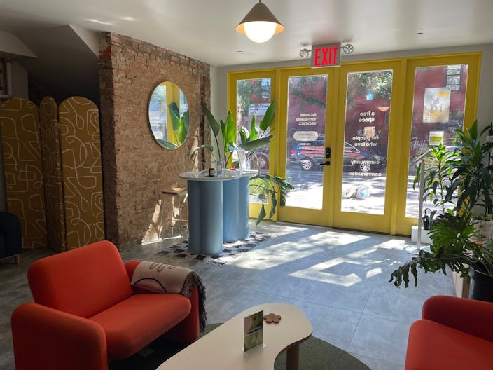 Tompkins Avenue BK - Ready for all uses, clean space with Garden / Basement - Image 1