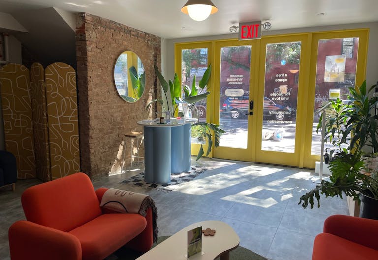 Tompkins Avenue BK - Ready for all uses, clean space with Garden / Basement - Image 1