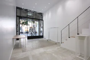 Chic Pop Up Boutique on rue de Turenne - Image 3