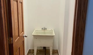 Blank canvas store front/creative space - Image 3