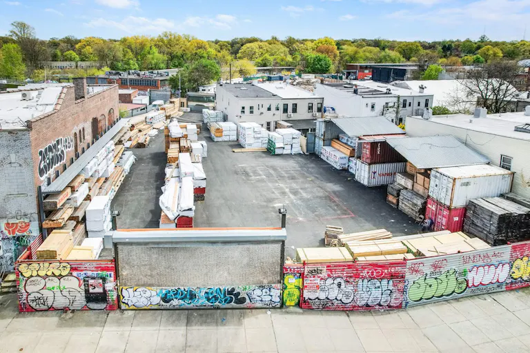 5k-20k SF of Paved Land for Rent - Image 4
