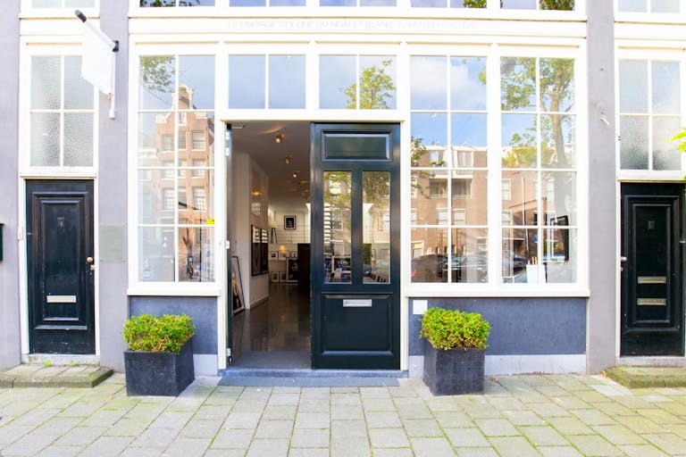 Beautiful Art Gallery in Jordaan - Image 1
