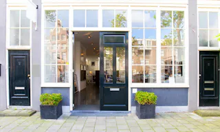 Beautiful Art Gallery in Jordaan - Image 1