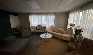 Natural light studio in South Anchorage - Image 0