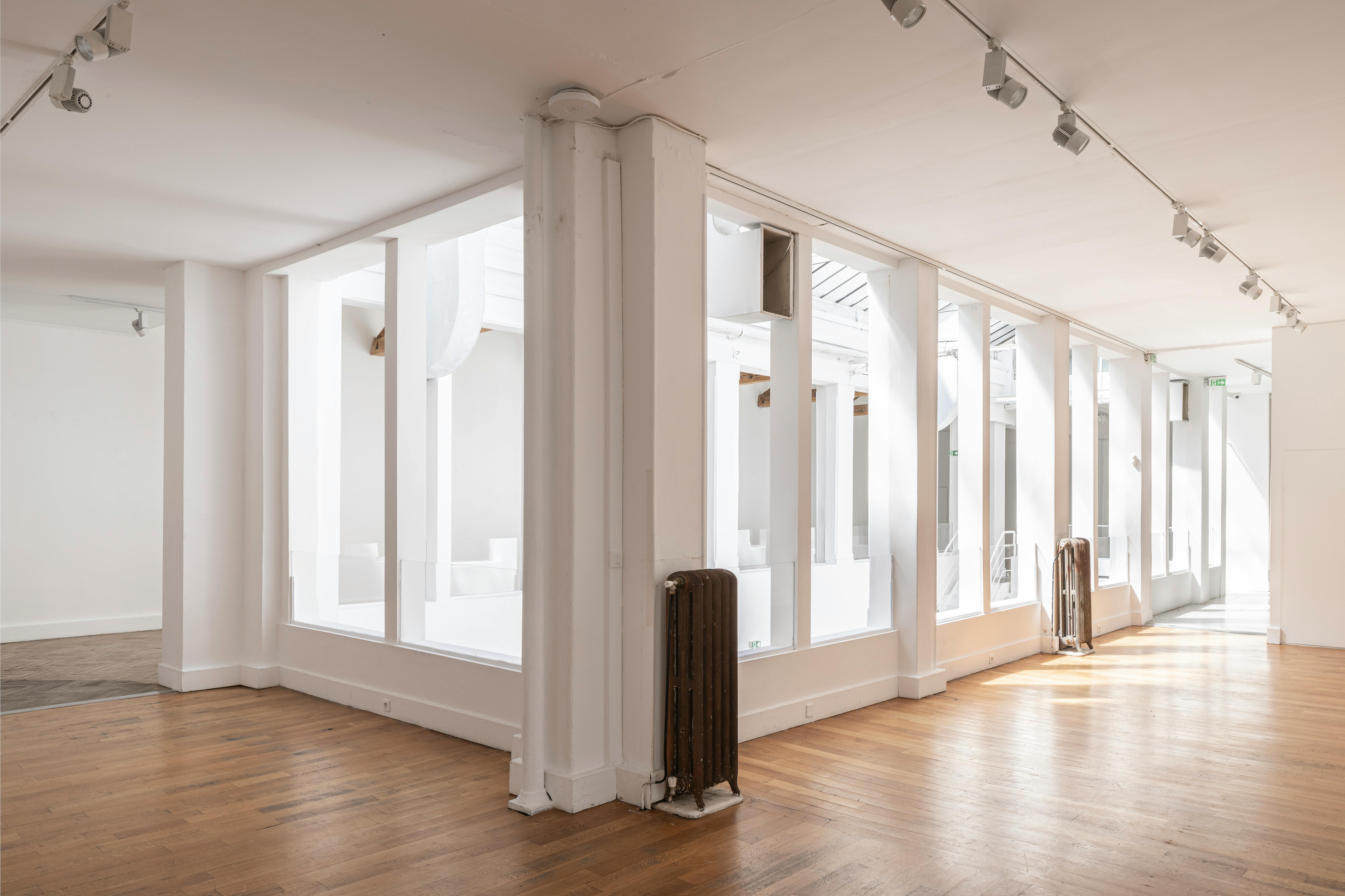 Spacious Industrial Showroom on Rue de Turenne, Paris