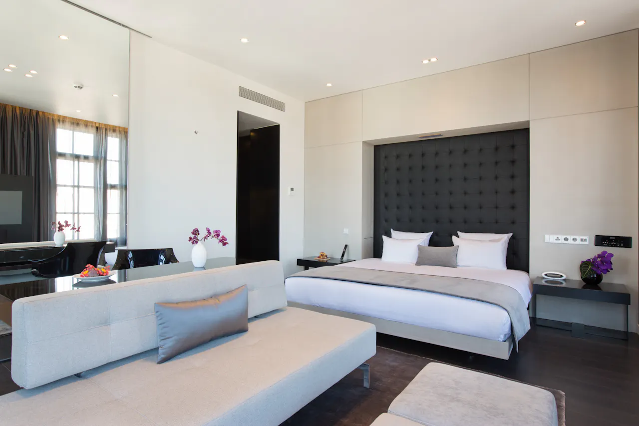 Cozy Design Room in Amsterdam's Historic City Center - Image 0