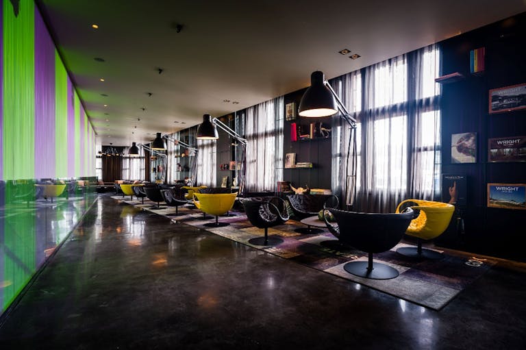 Premium Display Opportunity in High-End Design Bar in Amsterdam's Historic City Center - Image 0