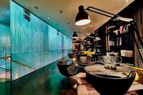 Premium Display Opportunity in High-End Design Bar in Amsterdam's Historic City Center - Image 1