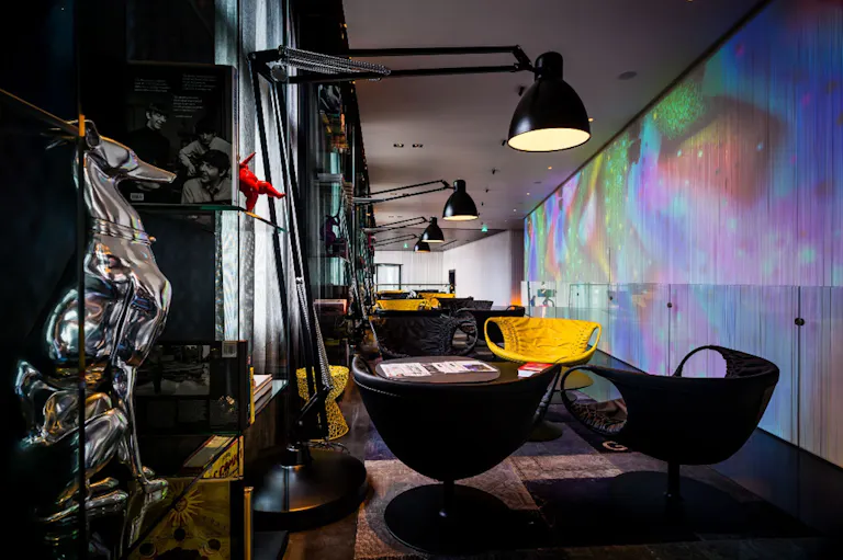 Premium Display Opportunity in High-End Design Bar in Amsterdam's Historic City Center - Image 2
