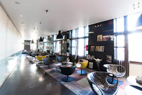 Premium Display Opportunity in High-End Design Bar in Amsterdam's Historic City Center - Image 4