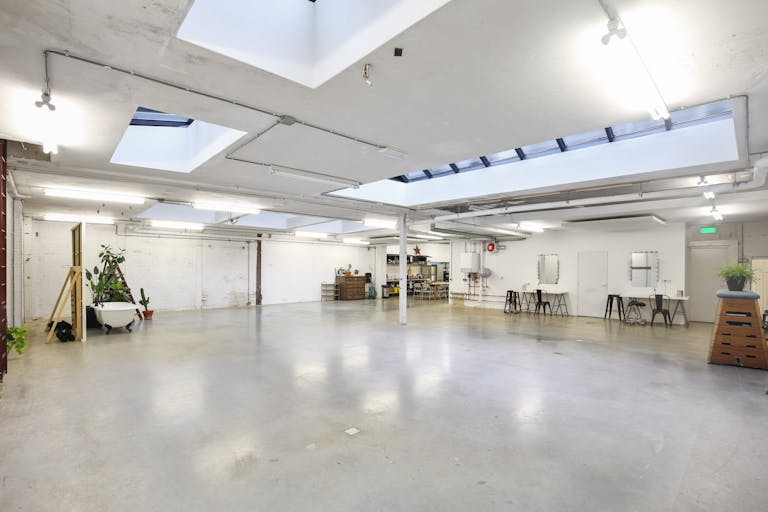 Spacious Gallery in Trendy De Pijp - Image 2