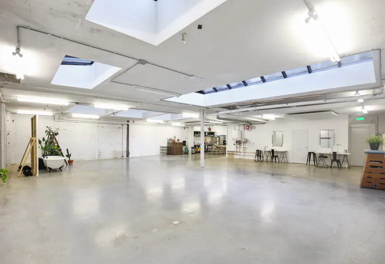 Spacious Gallery in Trendy De Pijp - Image 2