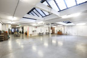 Spacious Gallery in Trendy De Pijp - Image 3