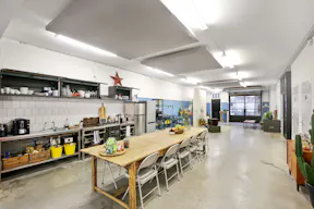 Spacious Gallery in Trendy De Pijp - Image 5