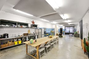 Spacious Gallery in Trendy De Pijp - Image 5