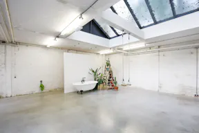 Spacious Gallery in Trendy De Pijp - Image 6