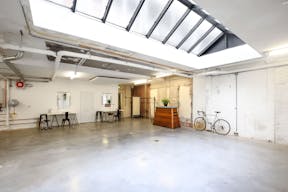 Spacious Gallery in Trendy De Pijp - Image 7