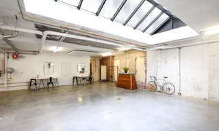 Spacious Gallery in Trendy De Pijp - Image 7