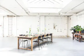 Spacious Gallery in Trendy De Pijp - Image 8