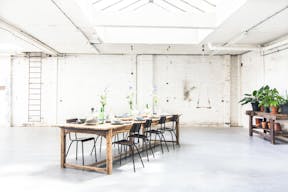 Spacious Gallery in Trendy De Pijp - Image 8