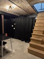 Espace Créatif Atelier-Galerie - Pop-up Lumineux avec Vitrine - Image 7