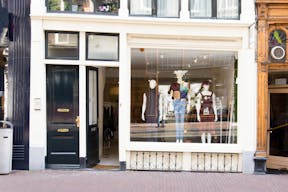 Bright Pop-Up Store in the Center - Image 1