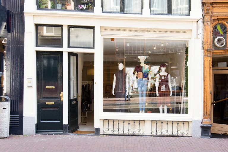 Bright Pop-Up Store in the Center - Image 1