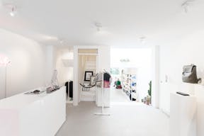 Bright Pop-Up Store in the Center - Image 2