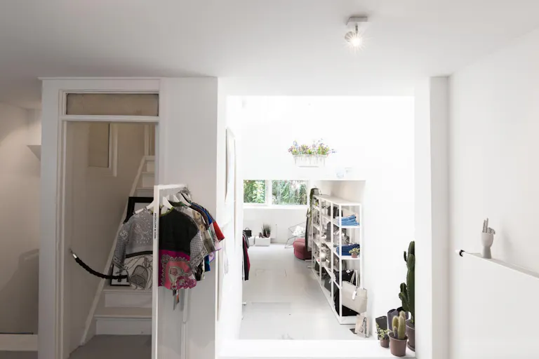 Bright Pop-Up Store in the Center - Image 3