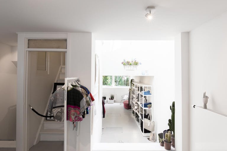 Bright Pop-Up Store in the Center - Image 3