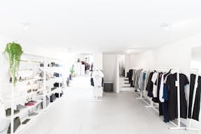 Bright Pop-Up Store in the Center - Image 5