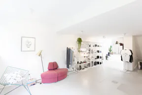Bright Pop-Up Store in the Center - Image 6