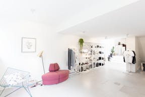 Bright Pop-Up Store in the Center - Image 6