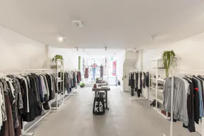 Bright Pop-Up Store in the Center - Image 8