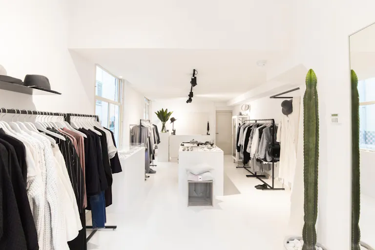 Luxury Pop-Up Shop in the Center - Image 0