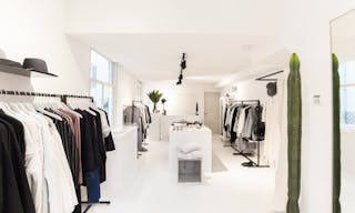 Luxury Pop-Up Shop in the Center - Image 0