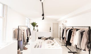 Luxury Pop-Up Shop in the Center - Image 2