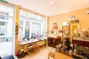 Cozy Pop-up Store in the Center - Image 0