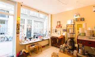 Cozy Pop-up Store in the Center - Image 0