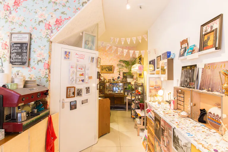 Cozy Pop-up Store in the Center - Image 4