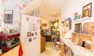 Cozy Pop-up Store in the Center - Image 4