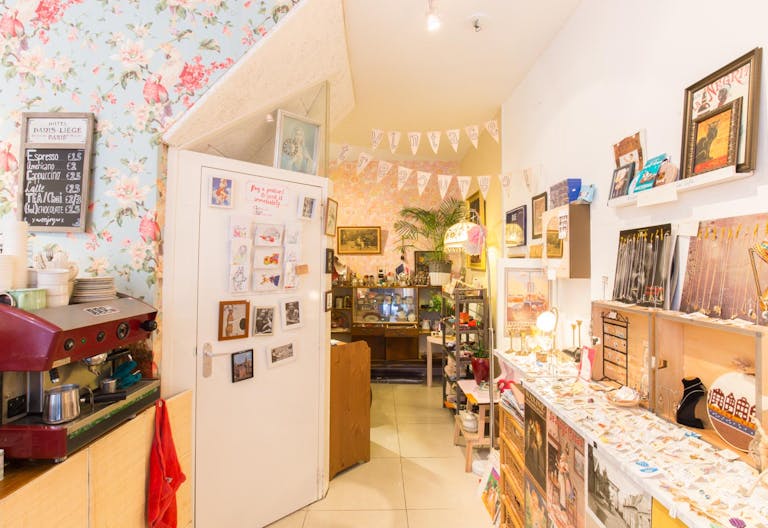 Cozy Pop-up Store in the Center - Image 4