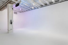 PRE-LIT (RGB) WHITE CYC STUDIO | PRIVATE HAIR, MAKEUP AND VANITY SPACE - Image 2