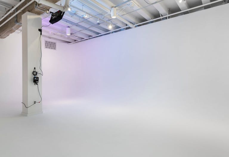 PRE-LIT (RGB) WHITE CYC STUDIO | PRIVATE HAIR, MAKEUP AND VANITY SPACE - Image 2