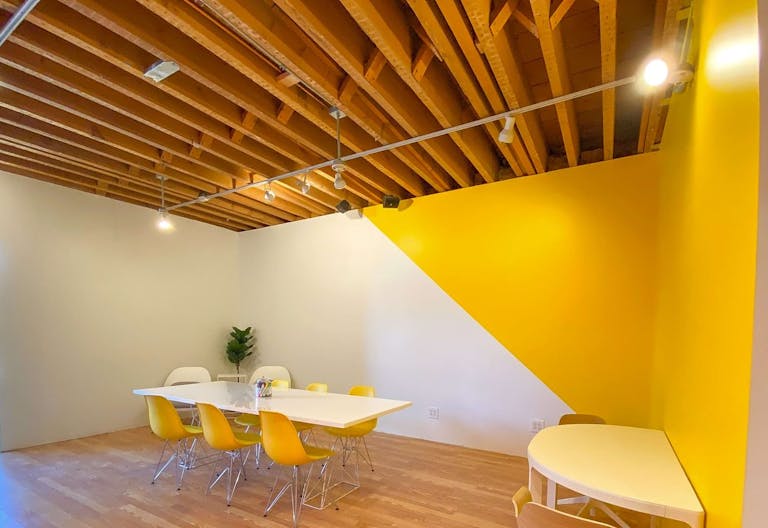 Sunny Creative Space in Tazewell - Image 3