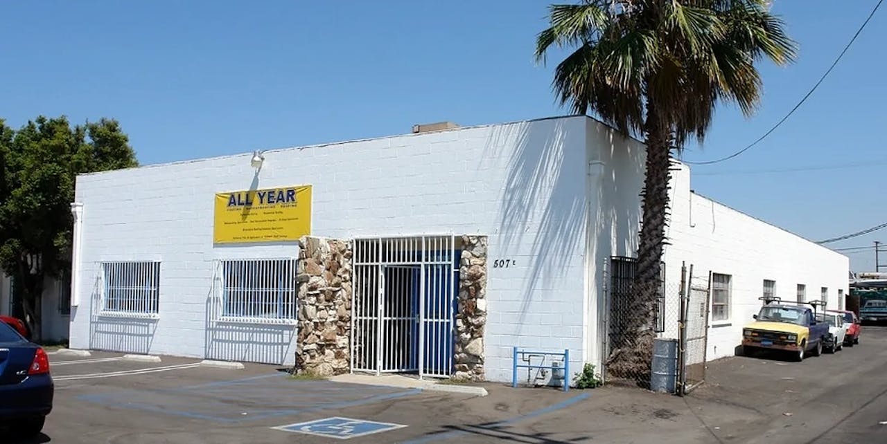 Large Warehouse with No License or Tax Requirements - Image 0